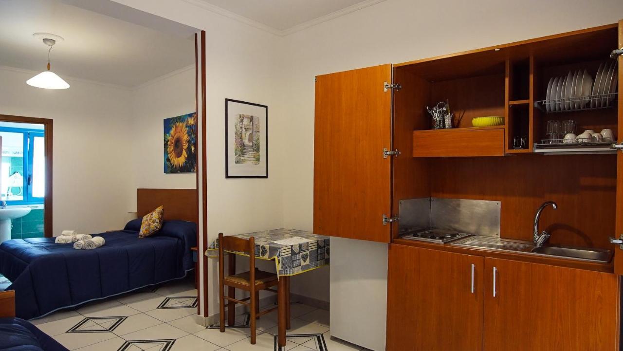 Baia Di Naxos Aparthotel Giardini Naxos Bagian luar foto