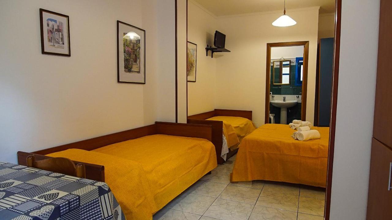 Baia Di Naxos Aparthotel Giardini Naxos Bagian luar foto