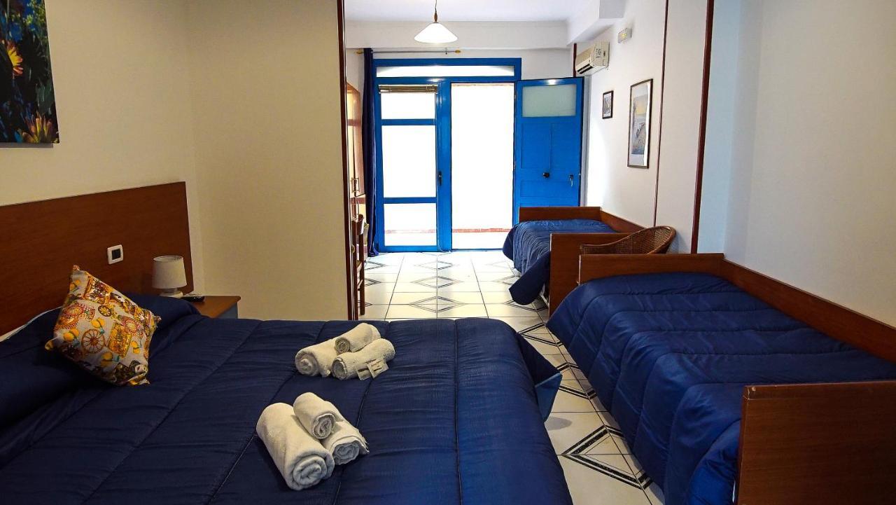 Baia Di Naxos Aparthotel Giardini Naxos Bagian luar foto