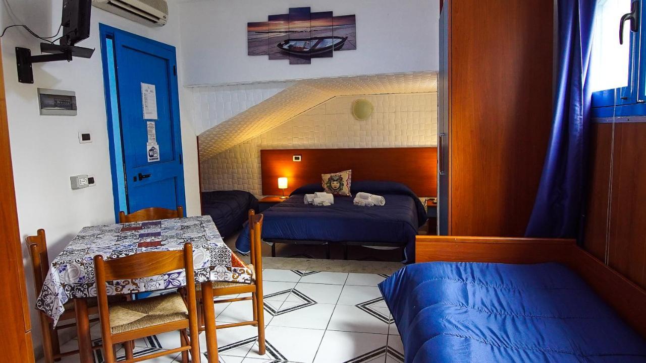 Baia Di Naxos Aparthotel Giardini Naxos Bagian luar foto