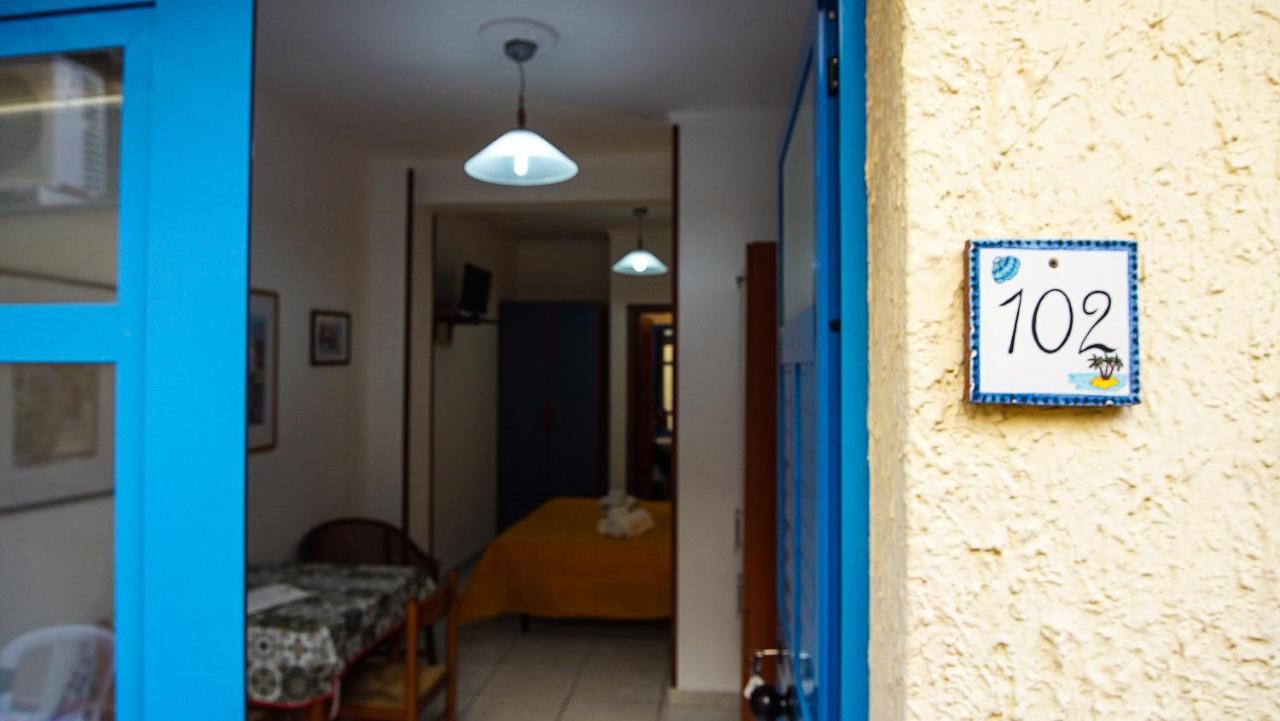 Baia Di Naxos Aparthotel Giardini Naxos Bagian luar foto