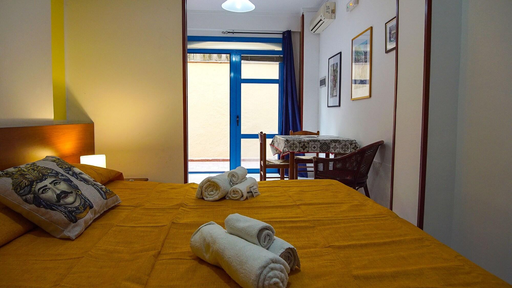 Baia Di Naxos Aparthotel Giardini Naxos Bagian luar foto