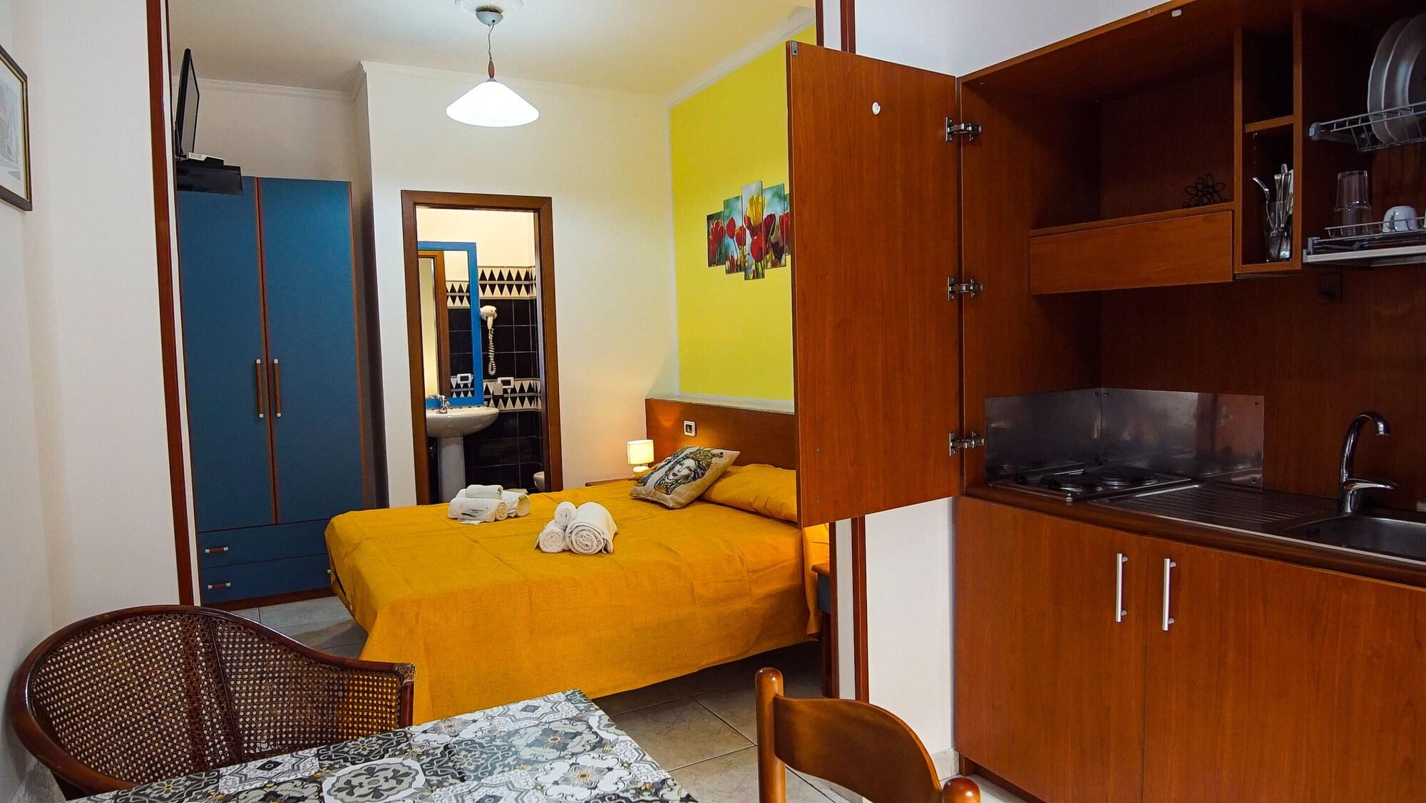 Baia Di Naxos Aparthotel Giardini Naxos Bagian luar foto