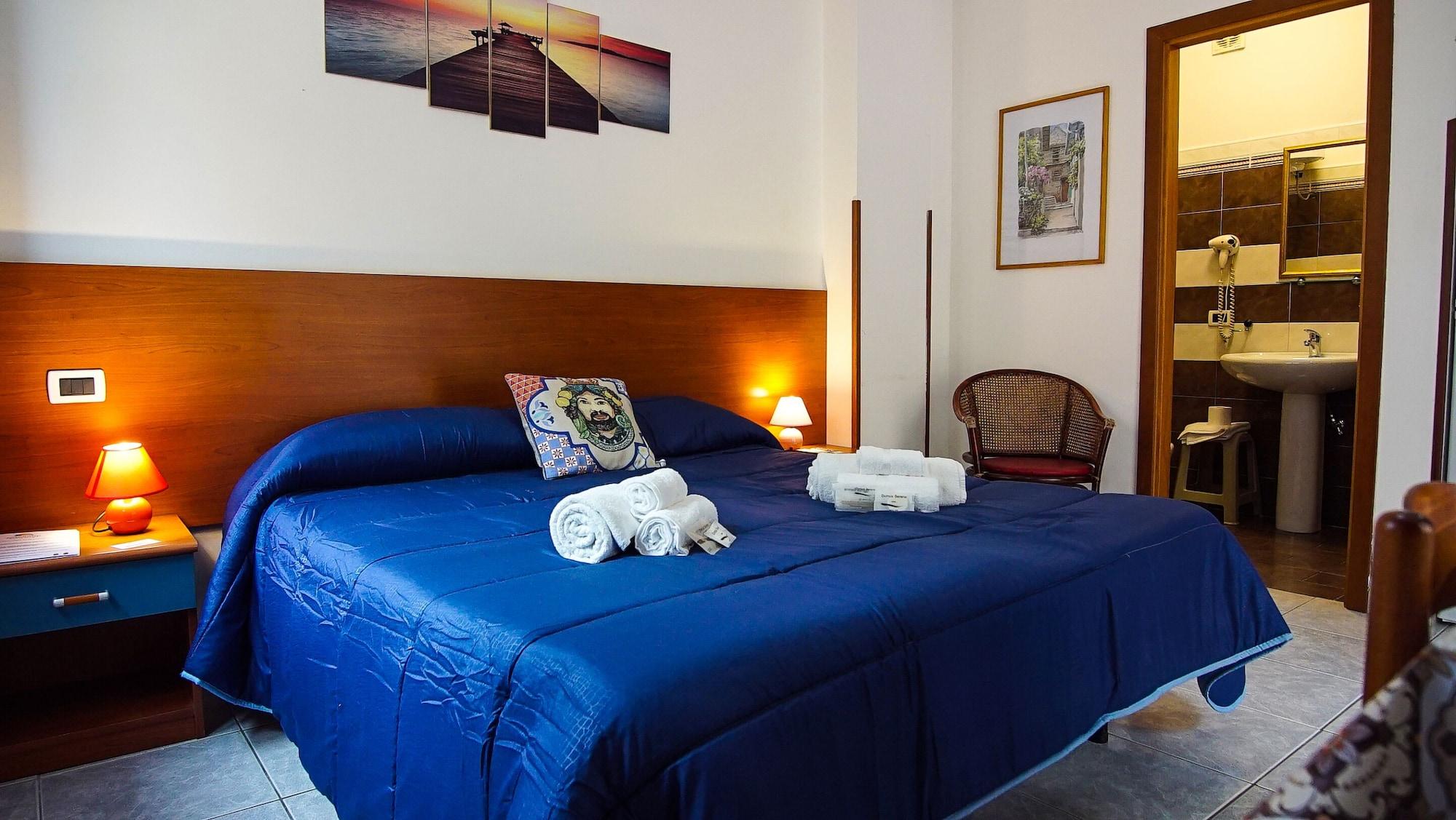 Baia Di Naxos Aparthotel Giardini Naxos Bagian luar foto